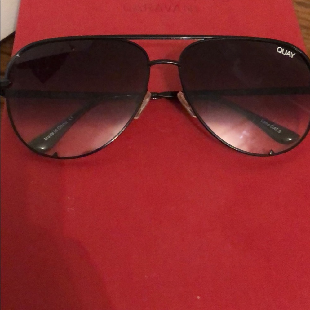 Quay black aviator style